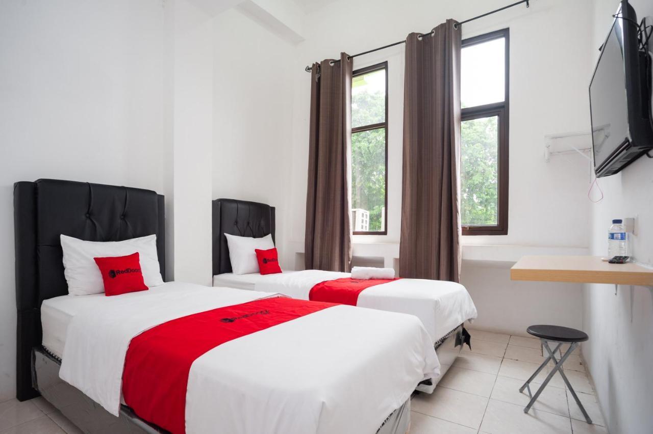 Hotel Reddoorz At Jalan Bangau Palembang